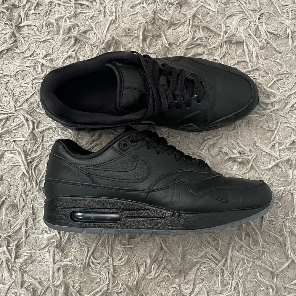 Nike Men's Air Max 1 size 9 - Nike ID Black out with leopard print sole